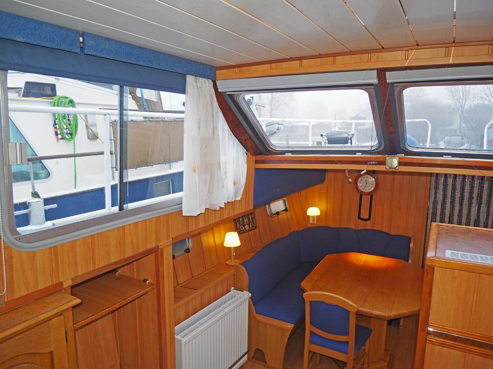 Saloon, Accommodation